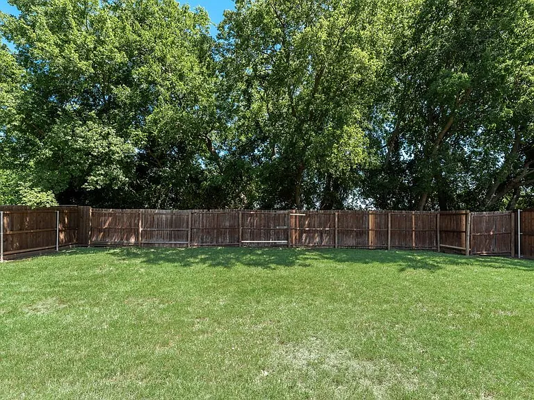 7600 Shasta Dr — Photo 29
