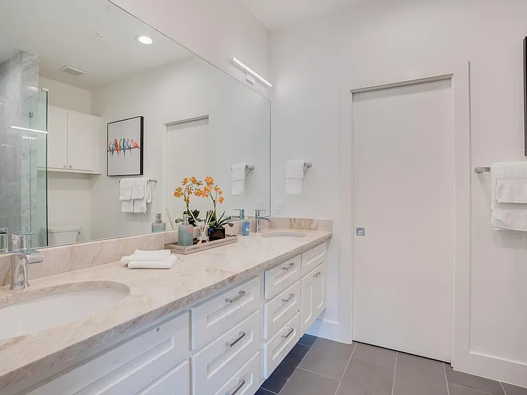 4508 Gilbert Ave #C — Photo 13