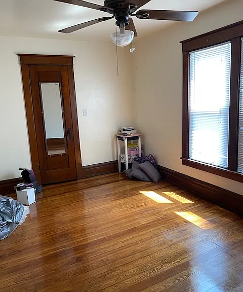 305 Oak St — Photo 9