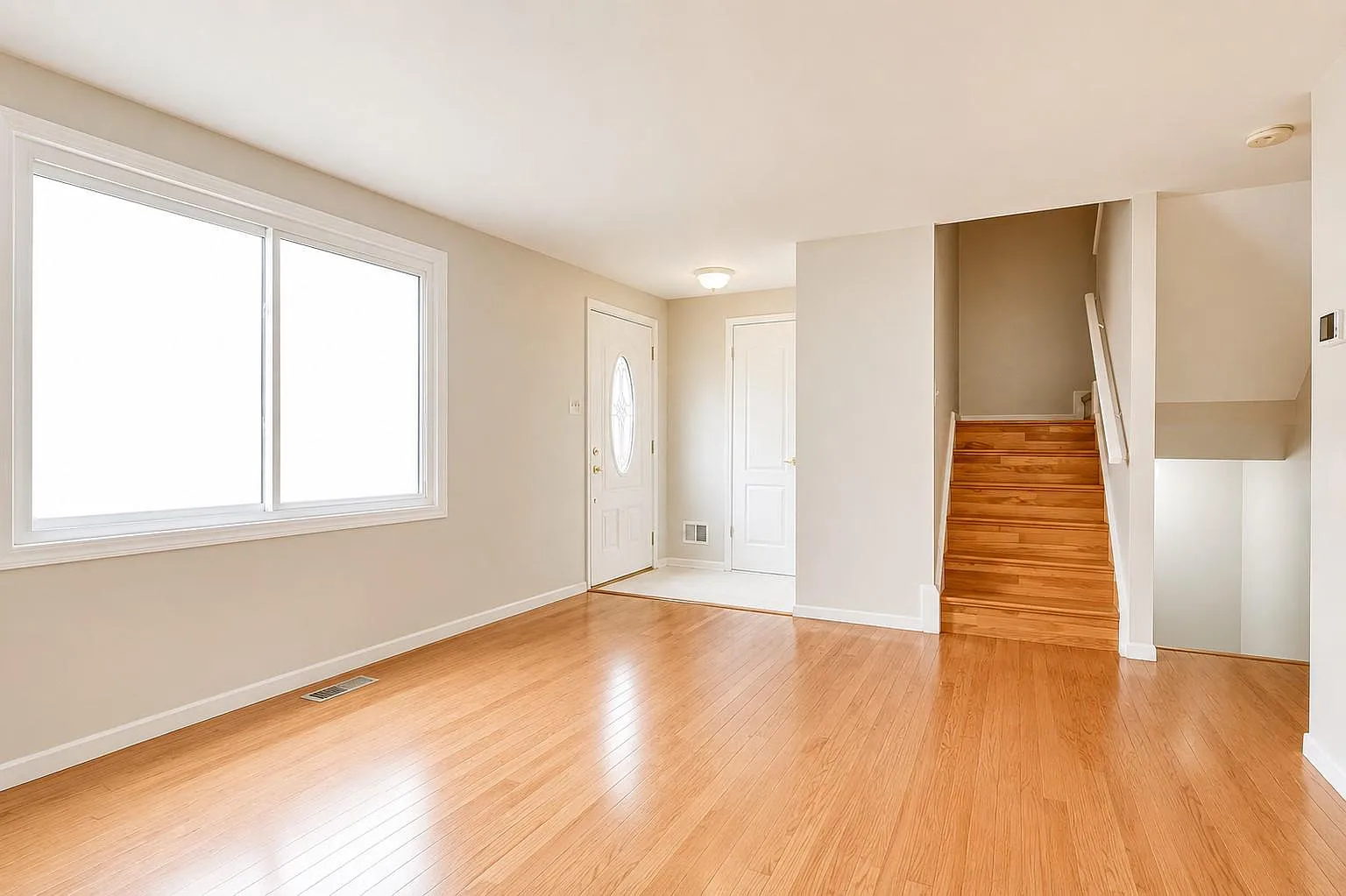 3 bed, 3.0 bath, 1056 sqft, $3,100 — Photo 3