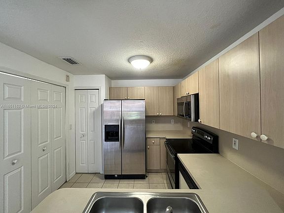 5th image of 11411 NW 60th St APT 285