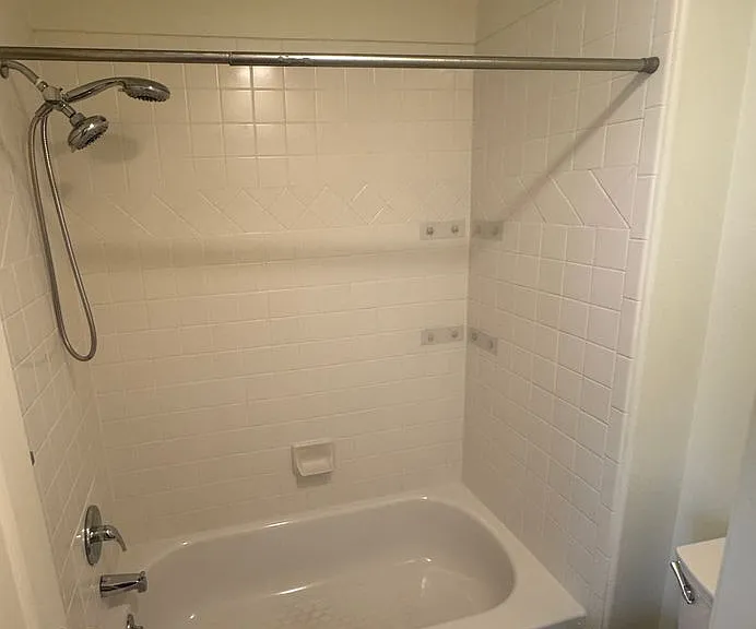 Highline Pointe Apts. — Photo 14