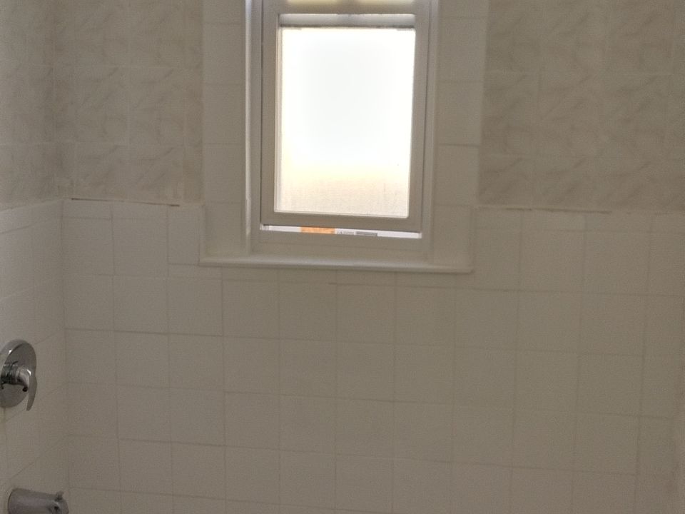 2nd image of 1422 Croes Ave #2