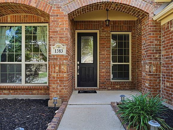 3rd image of 1383 Sandhurst Dr