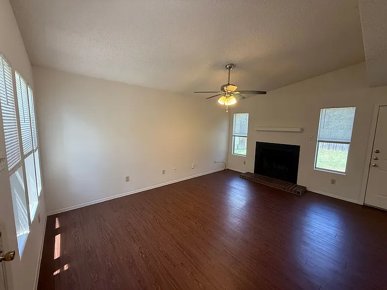 10609 Archdale Dr — Photo 2