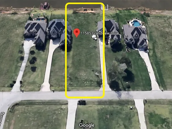 11585 Grand View Dr, Montgomery, TX 77356