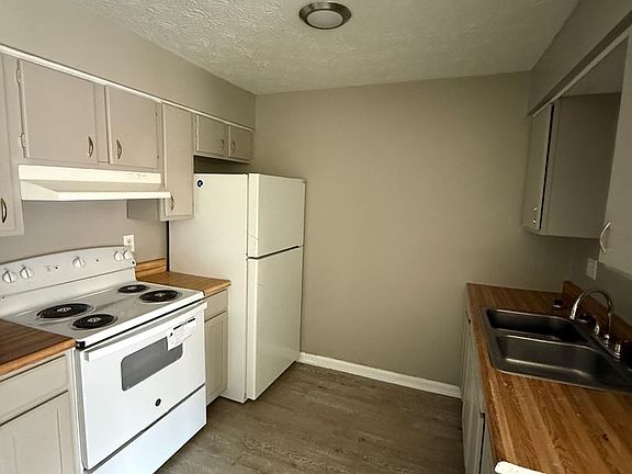 2nd image of 1582 Martha Ct APT 3