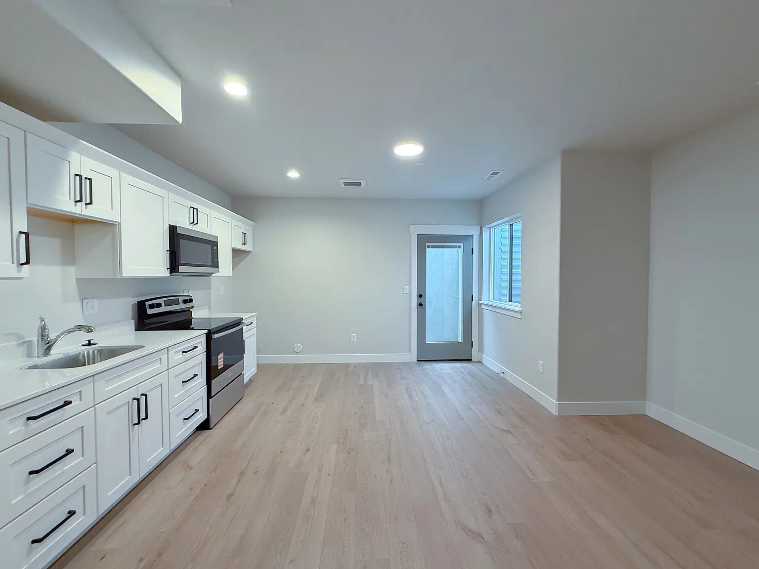 2 bed, 1111 sqft, $1,500 — Photo 2