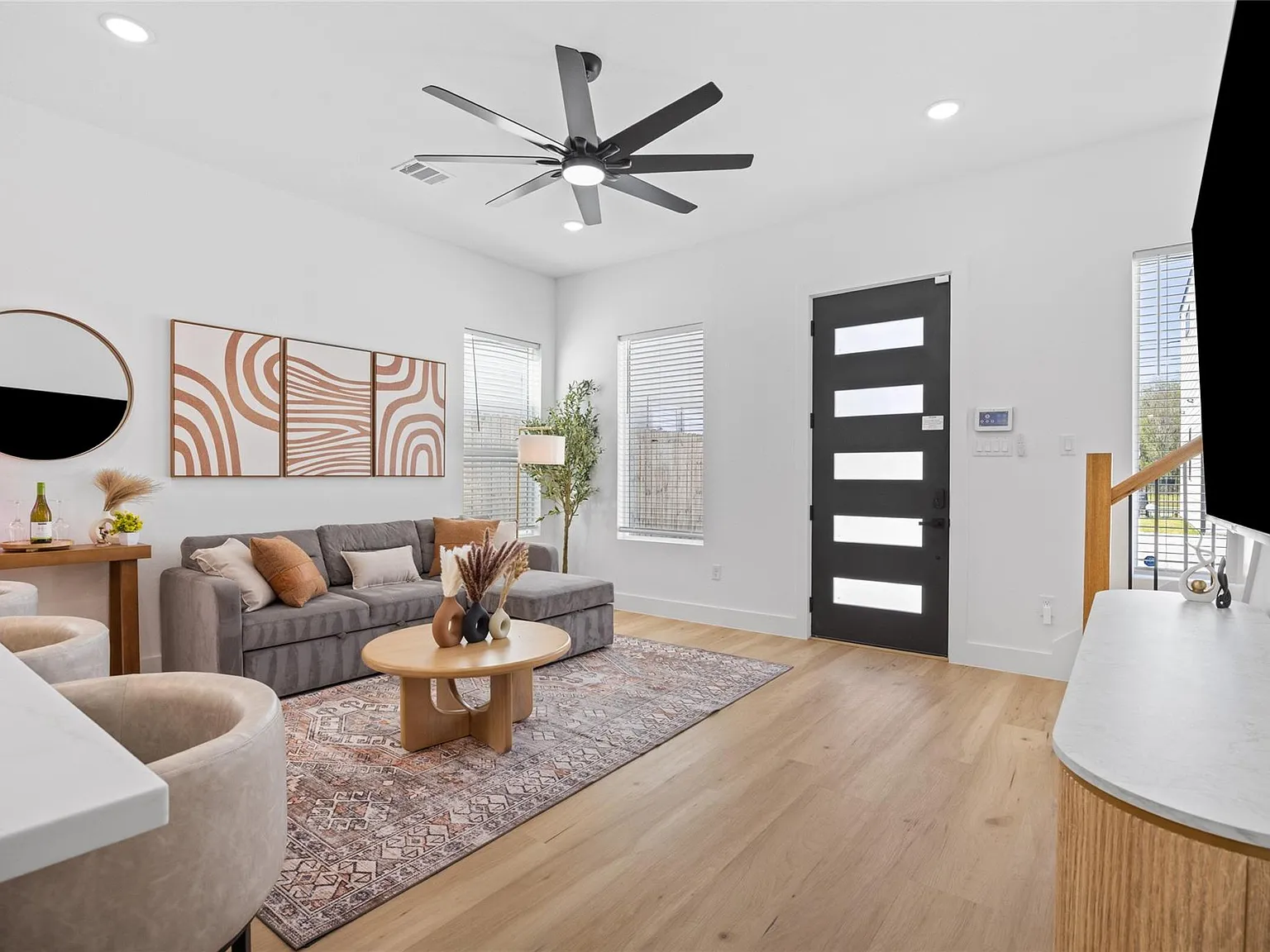 3 bed, 2.5 bath, 1300 sqft, $2,400 — Photo 3