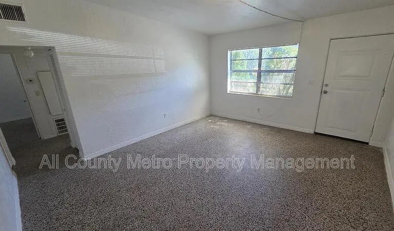 1220 Linda Ln — Photo 4