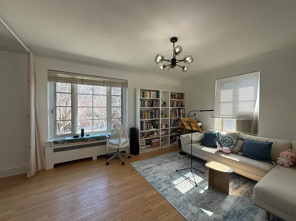 11 Monmouth Ct APT 3, Brookline, MA 02446