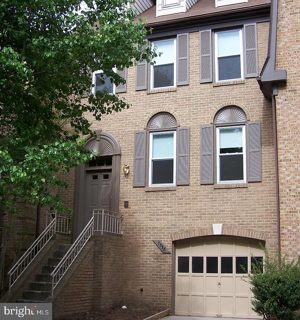 3 bed, 4.0 bath, 1756 sqft, $3,600 — Photo 3