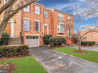 4102 Meadow Field Ct, Fairfax, VA 22033