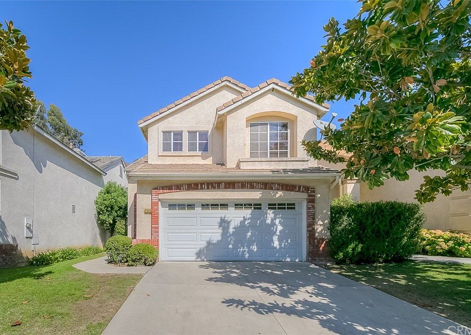 1st image of 2568 La Salle Pointe