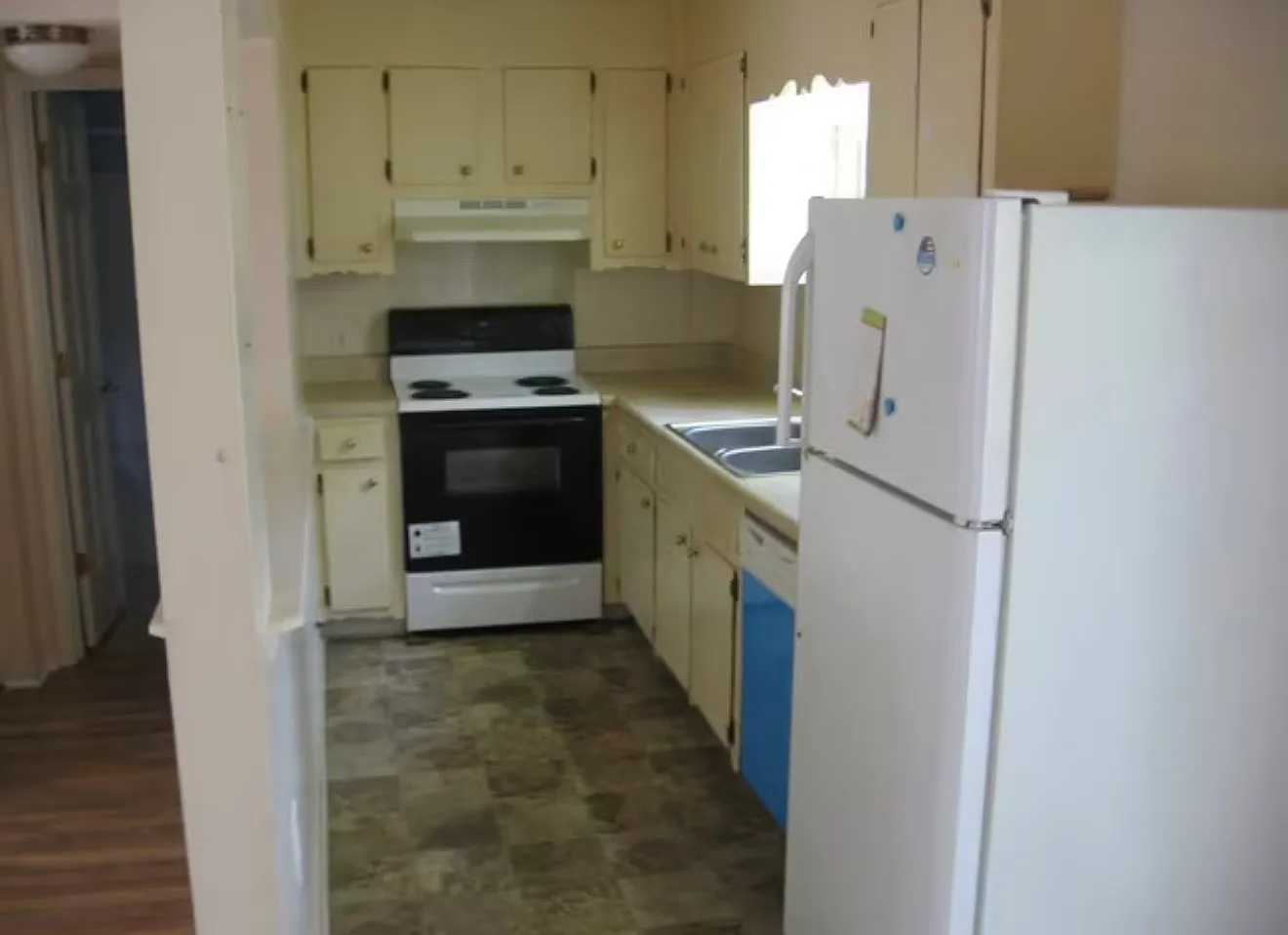 1 bed, 750 sqft, $995 — Photo 3
