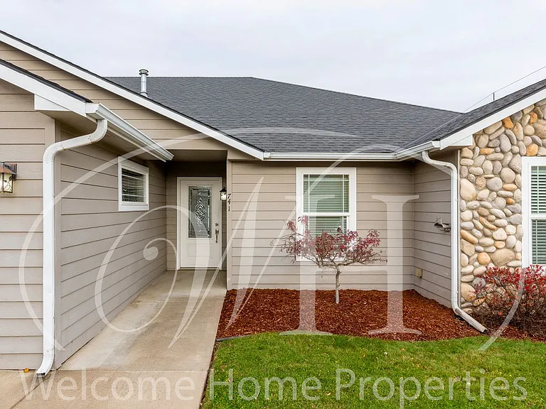 741 SE Magnoni Dr — Photo 4