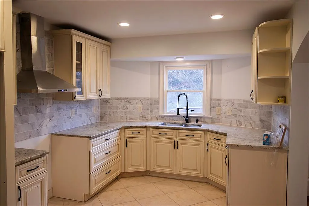 3 bed, 3.0 bath, 1397 sqft, $2,899 — Photo 4