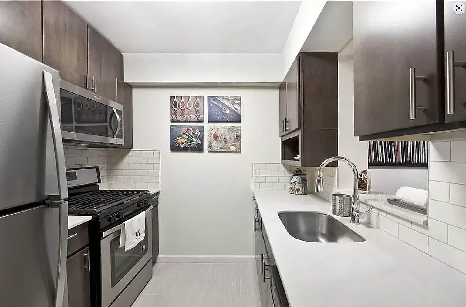 2763 Morris Avenue — Photo 2