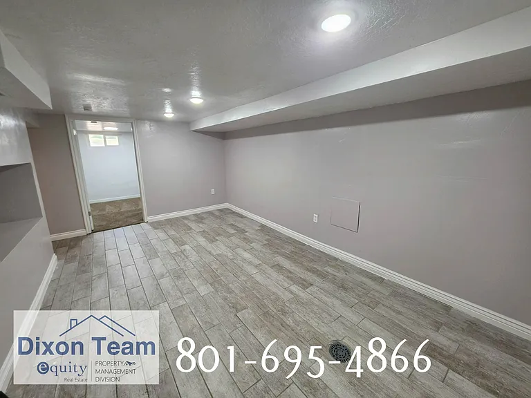 1284 E 22nd St — Photo 16