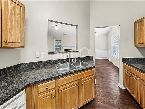 3rd image of 456 Evergreen Way