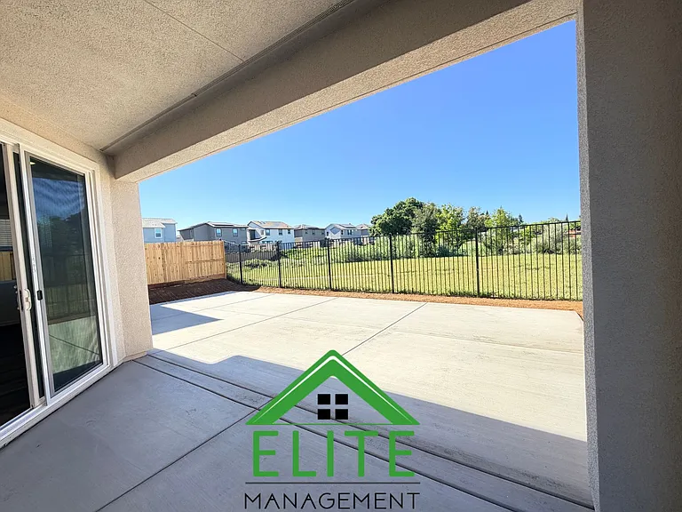 3568 Misty Lake Dr — Photo 19