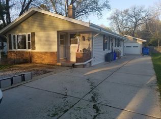 2438 N 3rd Ln, Oconomowoc, WI 53066