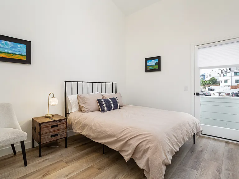 Queen bedroom in 2nd bedroom
