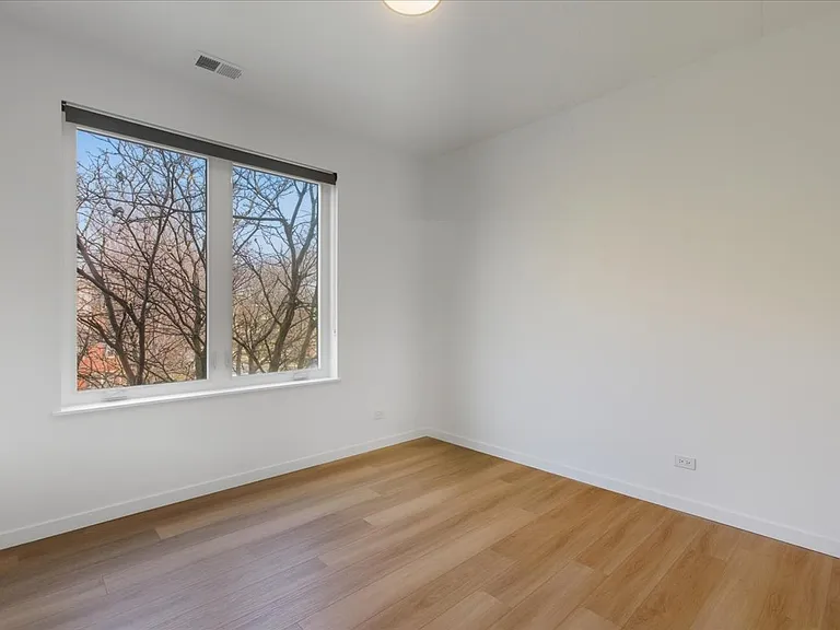 204 S Leavitt St #402 — Photo 17