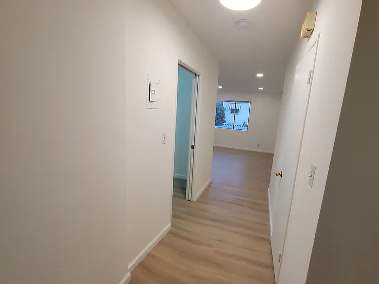 332 N Isabel St #7 — Photo 15