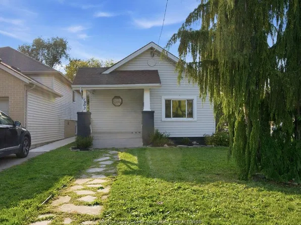 1903 Buckingham Dr, Windsor, ON N8T 2A9