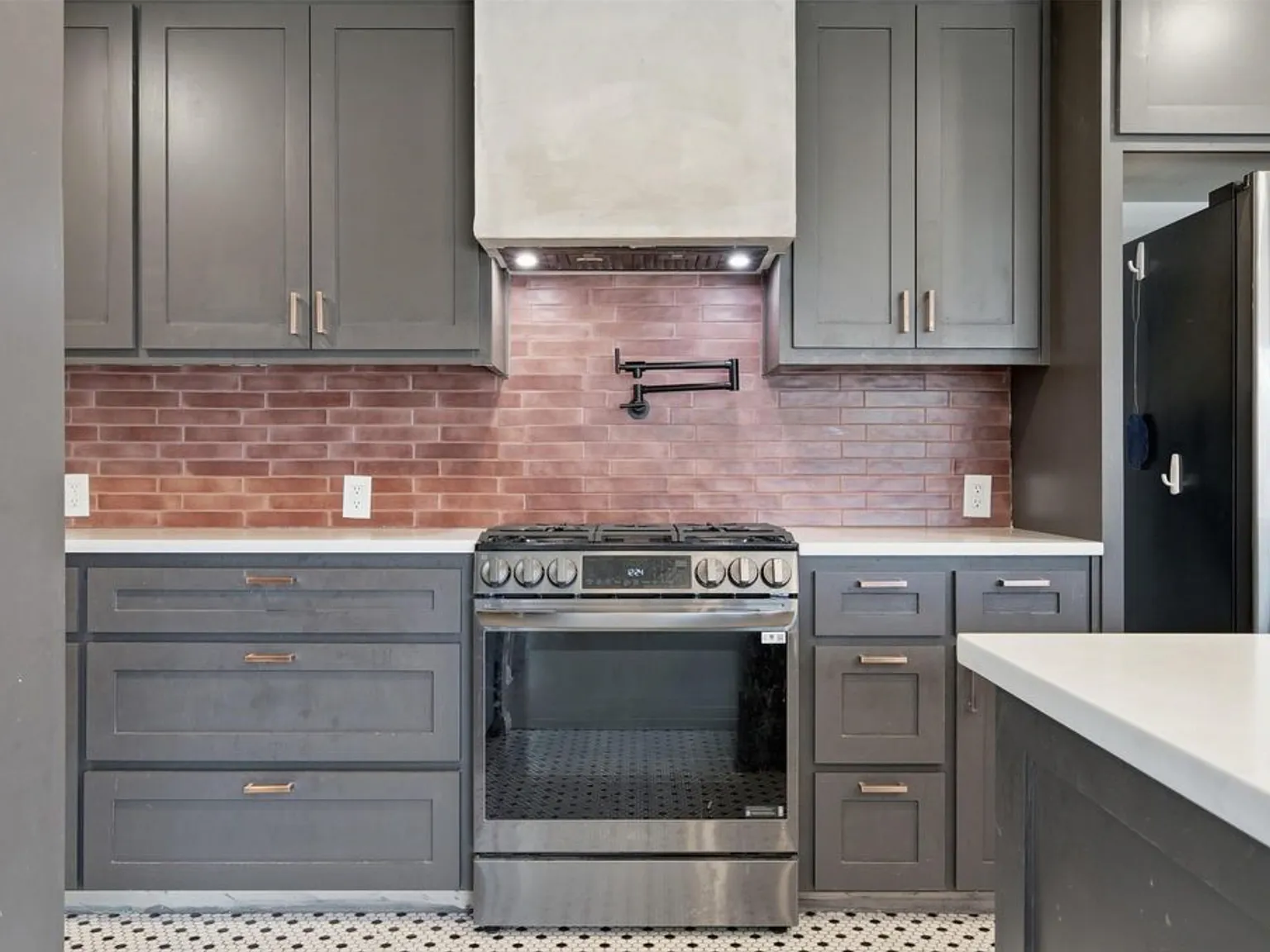 3313 Greenwood Dr — Photo 4