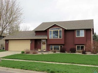 1004 E Magnolia Dr, Brandon, SD 57005