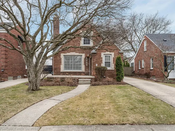 1525 Hollywood Ave, Grosse Pointe Woods, MI 48236