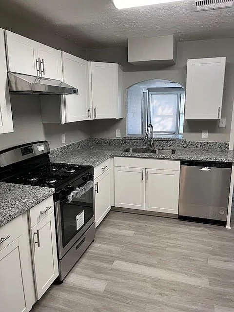 3 bed, 2.0 bath, 1436 sqft, $1,500 — Photo 2