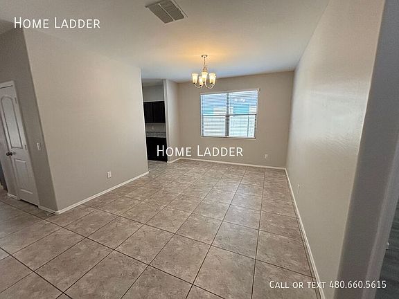 4th image of 10453 E Cliffrose Ln