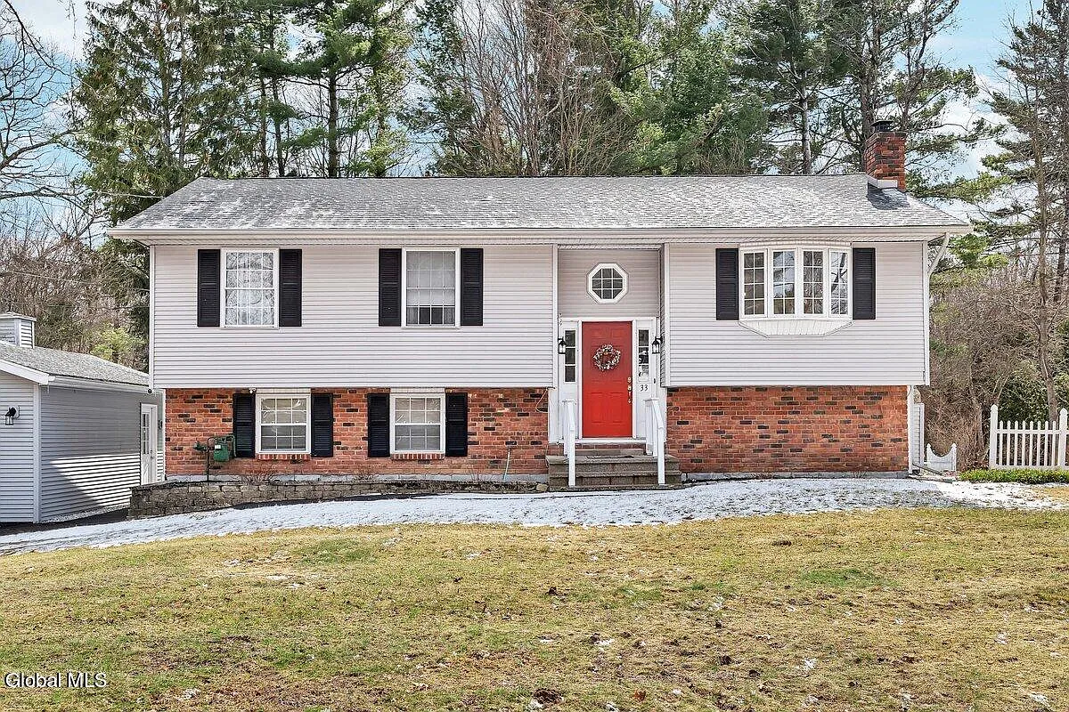 33 Acorn Ave. photo 1