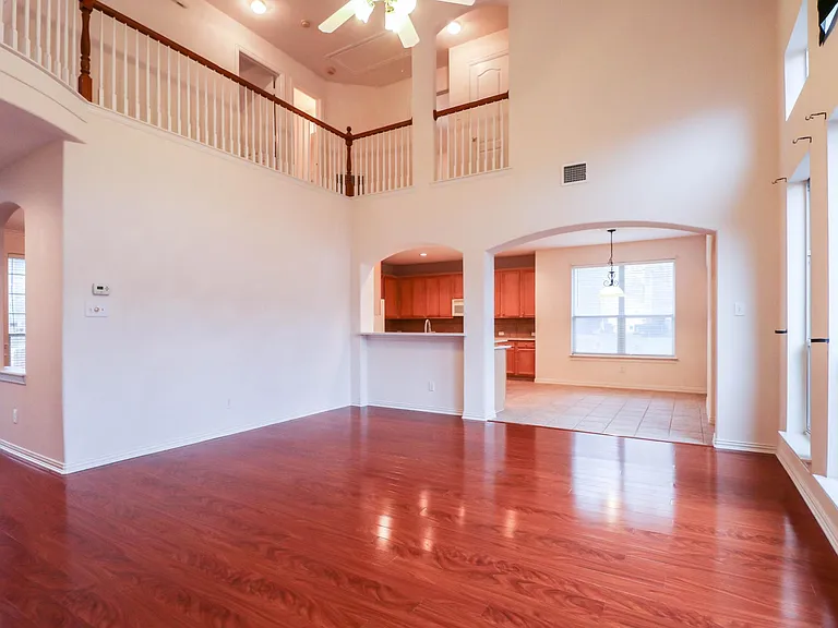 1183 Heathrow Dr — Photo 8