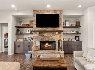 494 Flash Cir, Luling, TX 78648