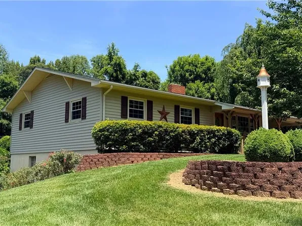 176 W Robin St, Elkin, NC 28621