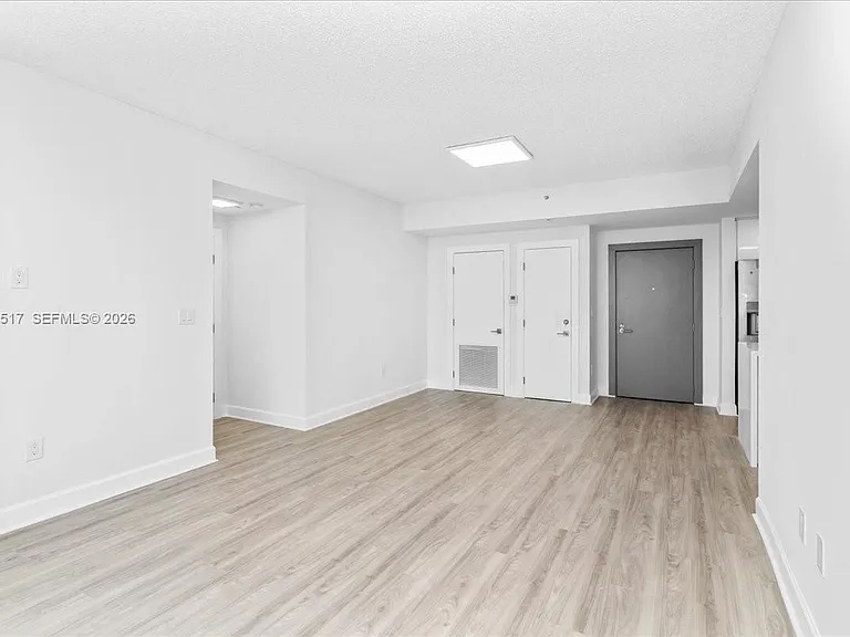 185 SE 14th Ter #2307 — Photo 4