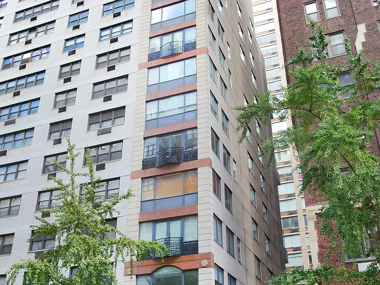 Welcome to Marquis Apartments, where modern living meets urban convenience. Enjoy spacious layouts, stunning views, and prime amenities just steps from city attractions. Don't miss your chanceschedule a tour today and make Marquis your new home!