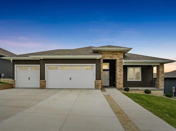 706 Rolling Hills Dr, Tiffin, IA 52340