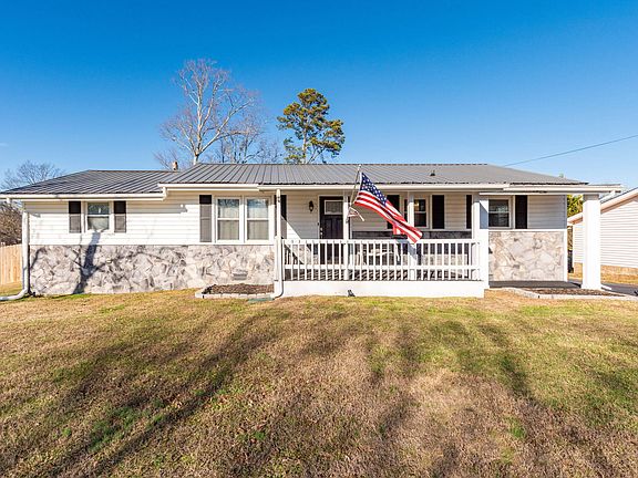 2nd image of 3840 Altamira Dr