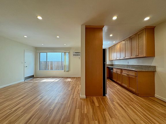4th image of 1037 N La Jolla Ave APT 2