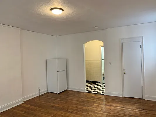 Rented by Salon Realty Corp | media 9