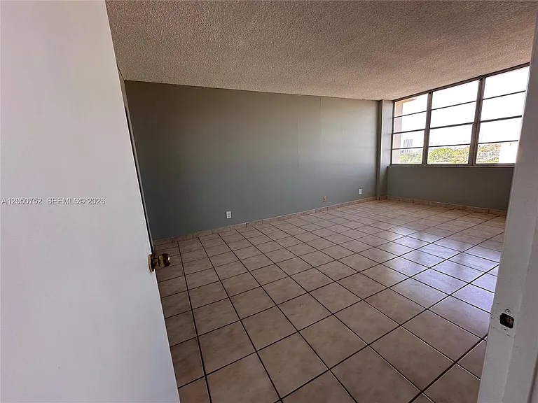 2025 NE 164th St #1008 — Photo 31