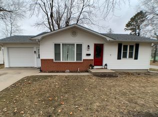 1219 W 3rd St, Pella, IA 50219