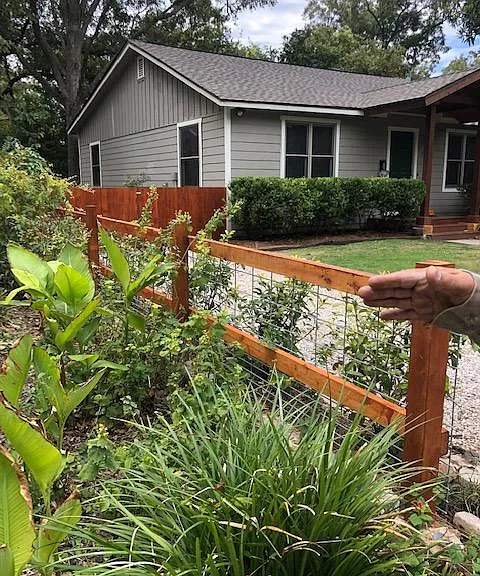 Hog Wire Side Fence