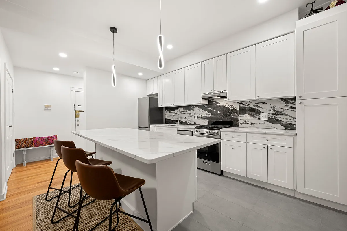 Building Photo - 6015 Kennedy Blvd E #5A