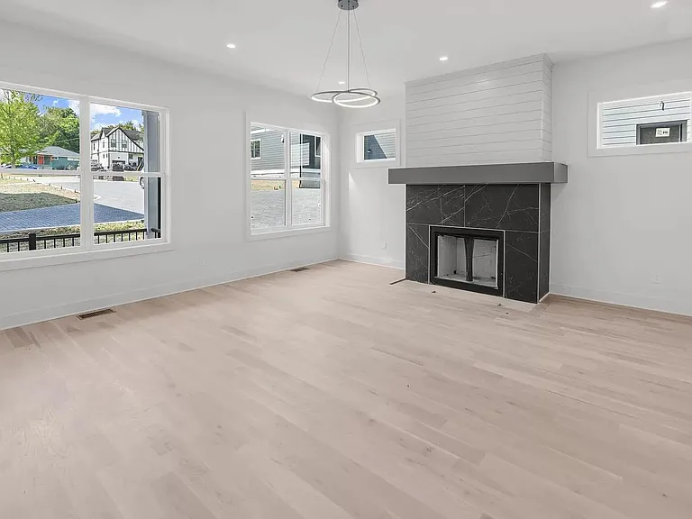 2321A Carter Ave — Photo 7